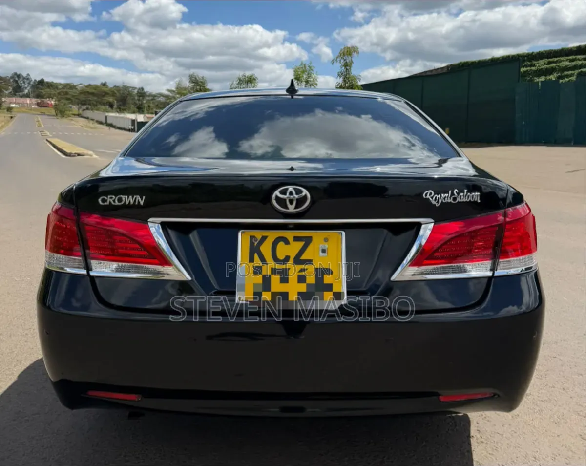 Toyota Crown 2013 Black