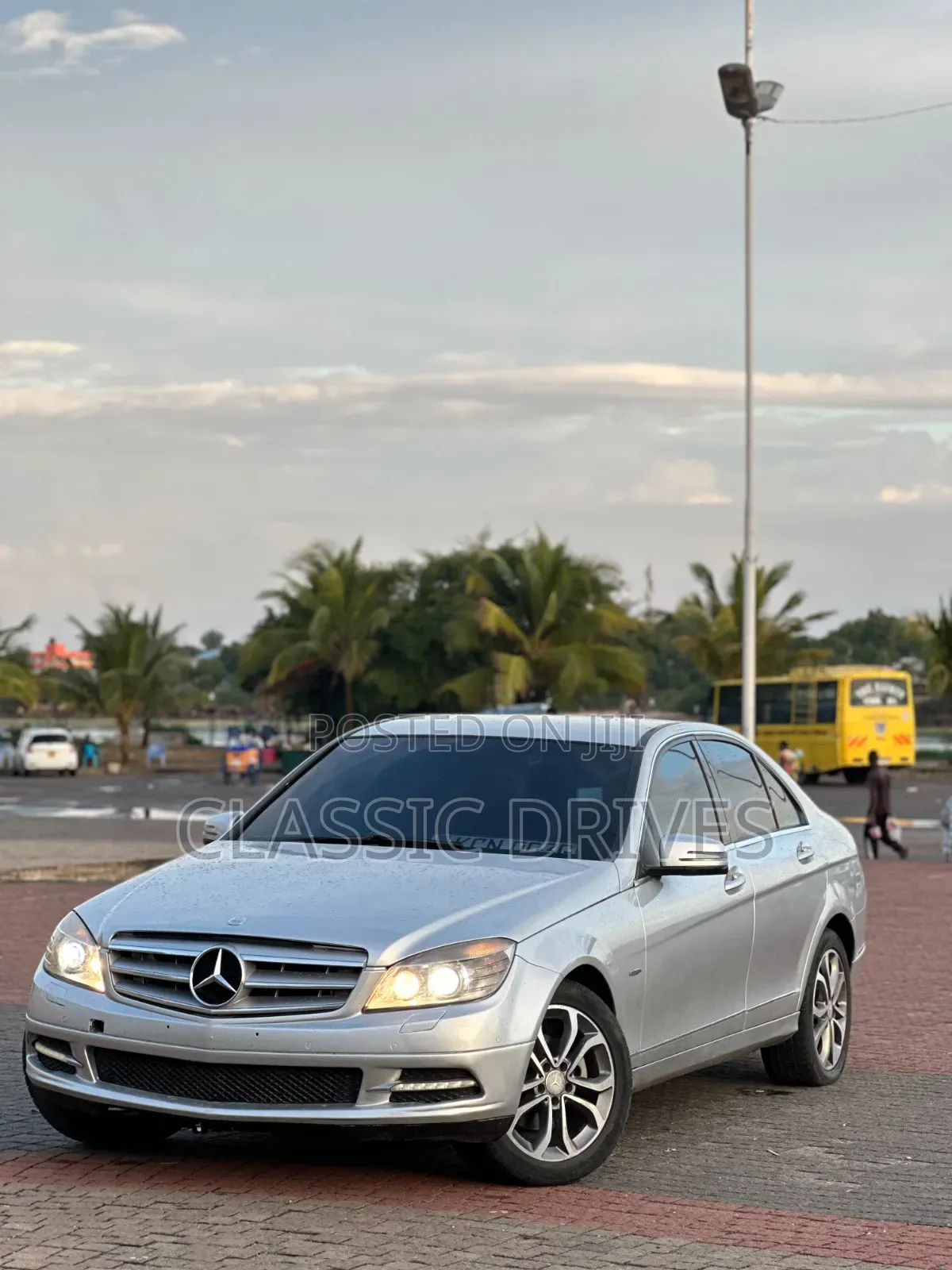 Mercedes-Benz C200 2011 Silver