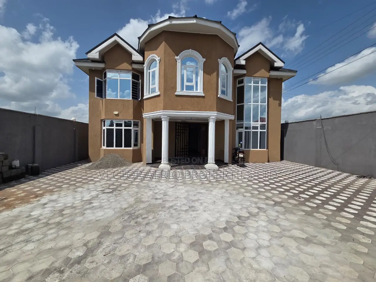 5bdrm House in Katani for rent