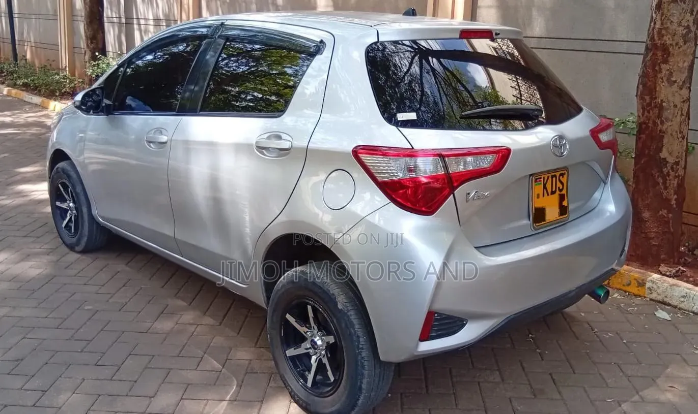 Toyota Vitz 2018 Silver