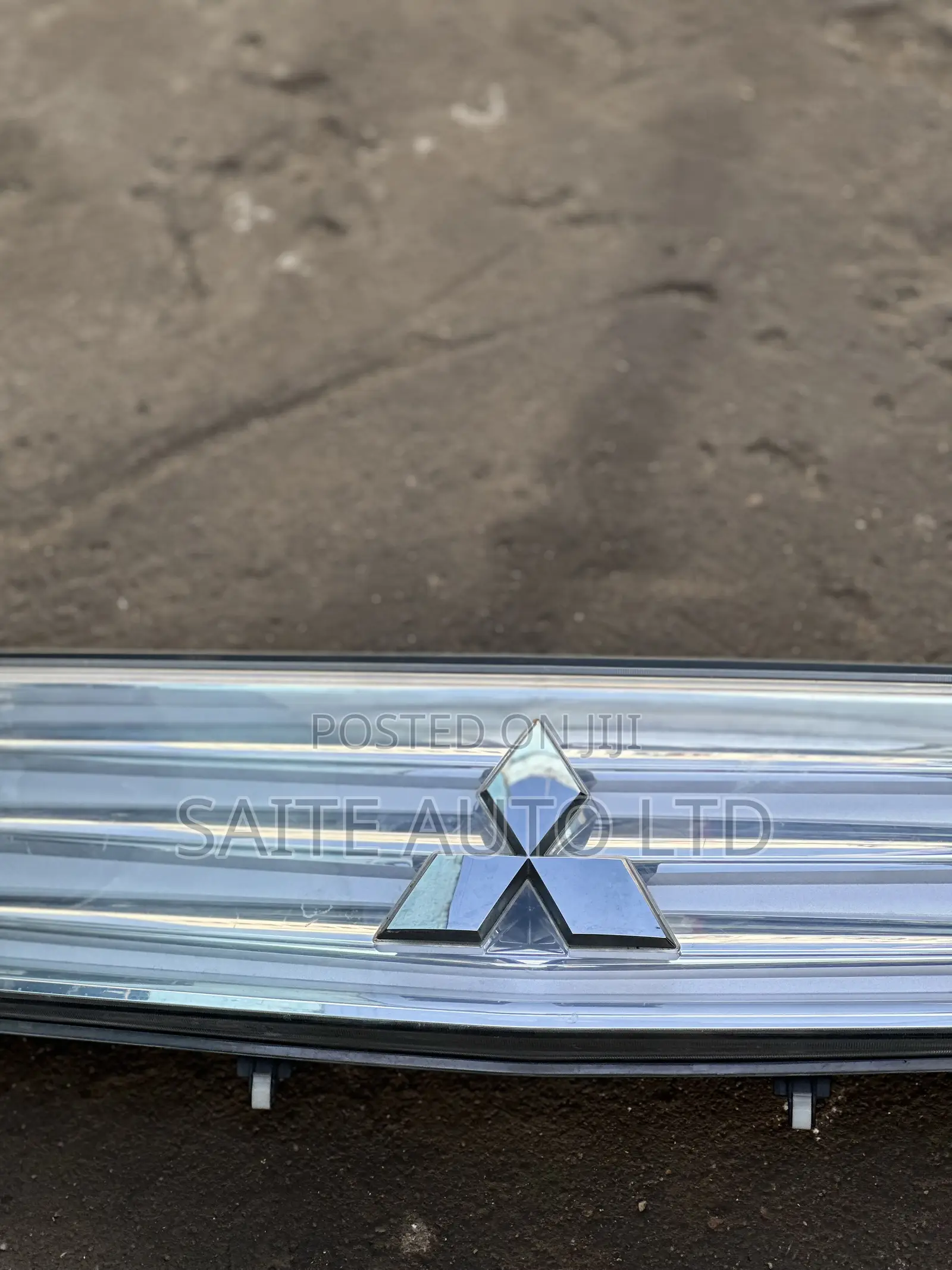 Mitsubishi Delica Grille Reflector