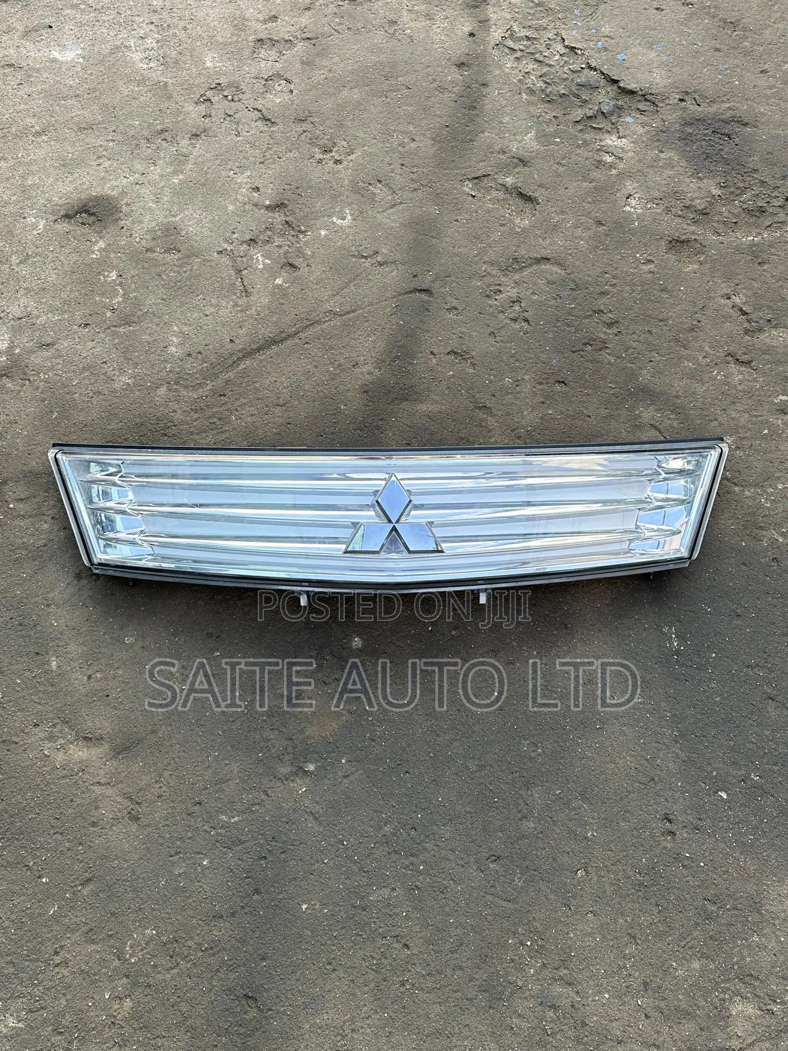 Mitsubishi Delica Grille Reflector