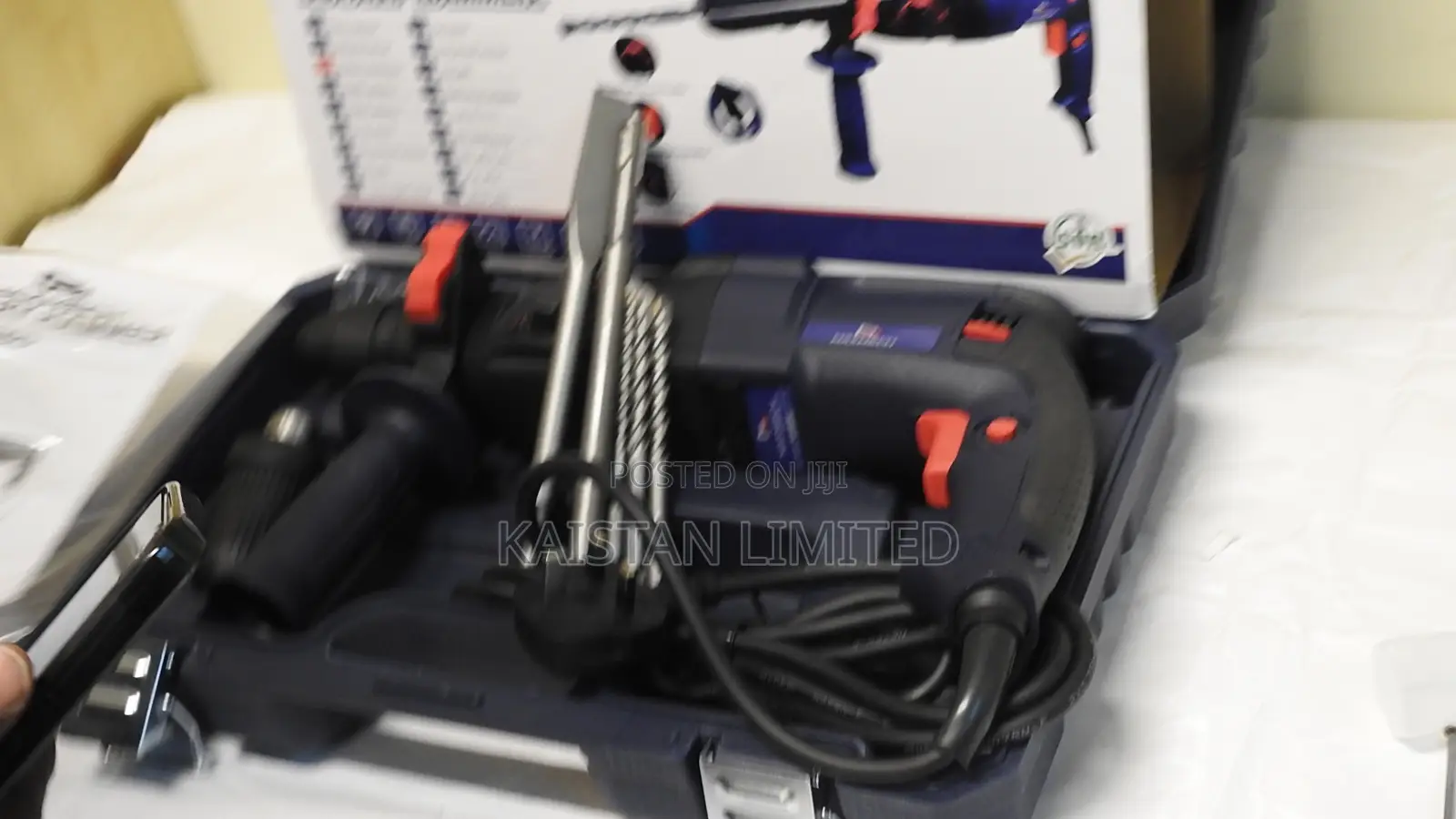 Maxmech 800w SDS Rotary Hammer Drill With Chisels Drill Bits