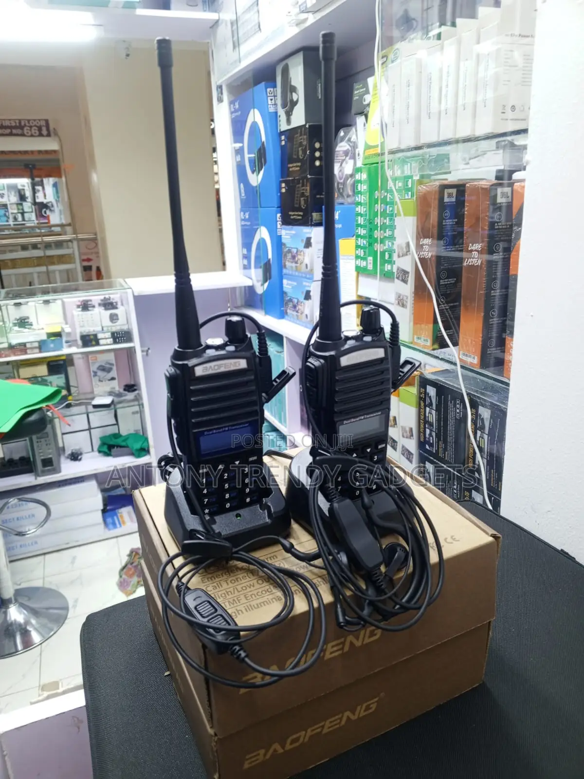 Baofeng Uv-82 Walkie Talkie With Earpiece Dual Band Radio