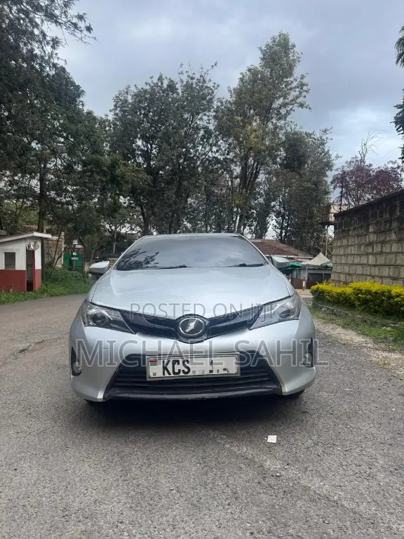 Toyota Auris 2013 Silver