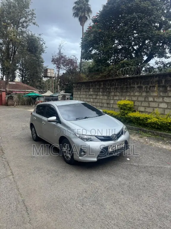 Toyota Auris 2013 Silver