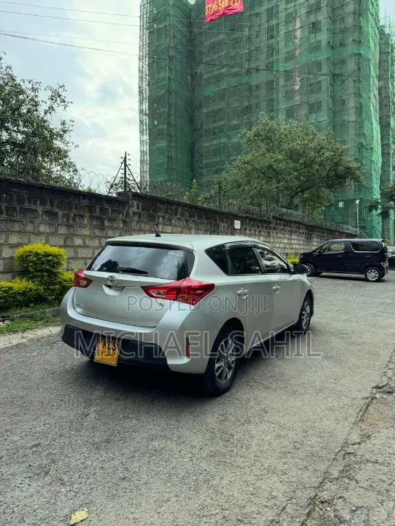 Toyota Auris 2013 Silver