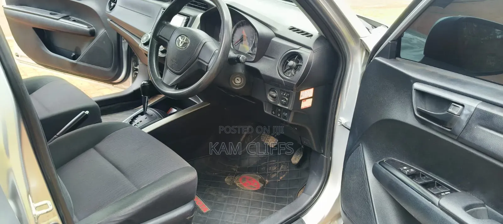 Toyota Corolla Fielder 2017 Silver