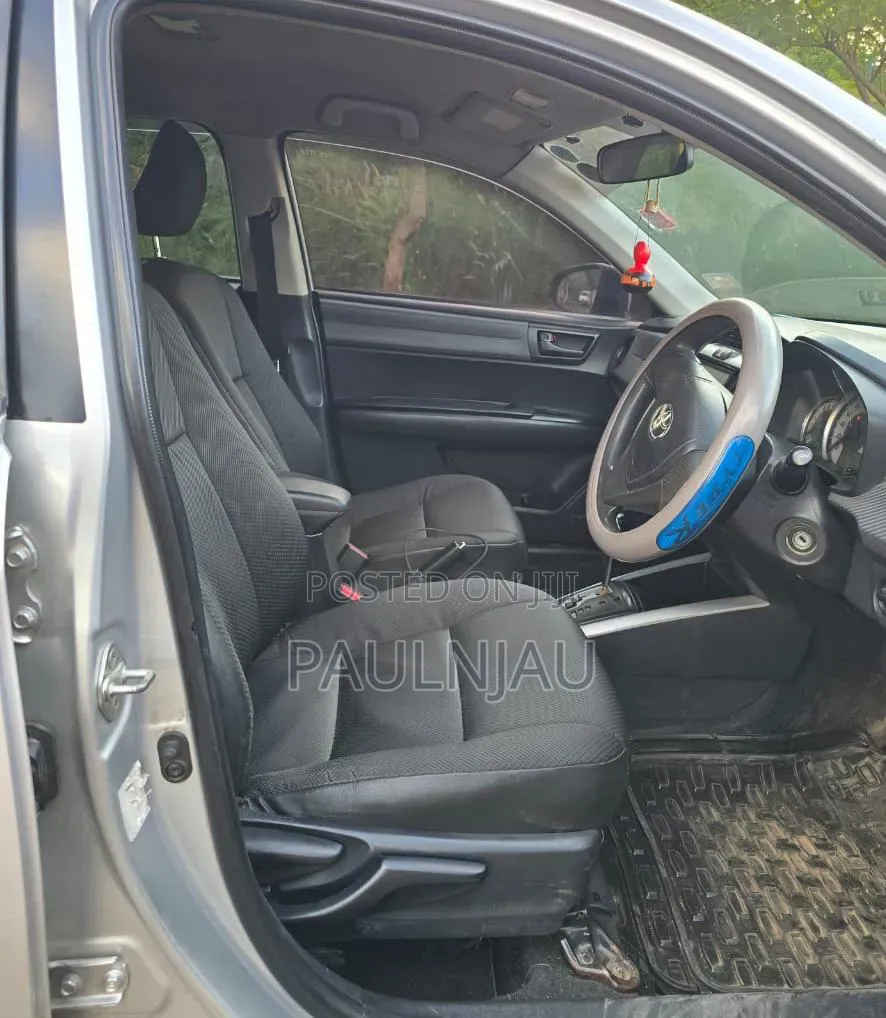 Toyota Corolla Fielder 2012