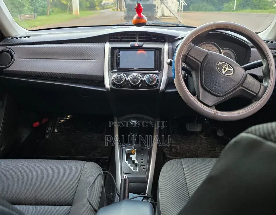 Toyota Corolla Fielder 2012