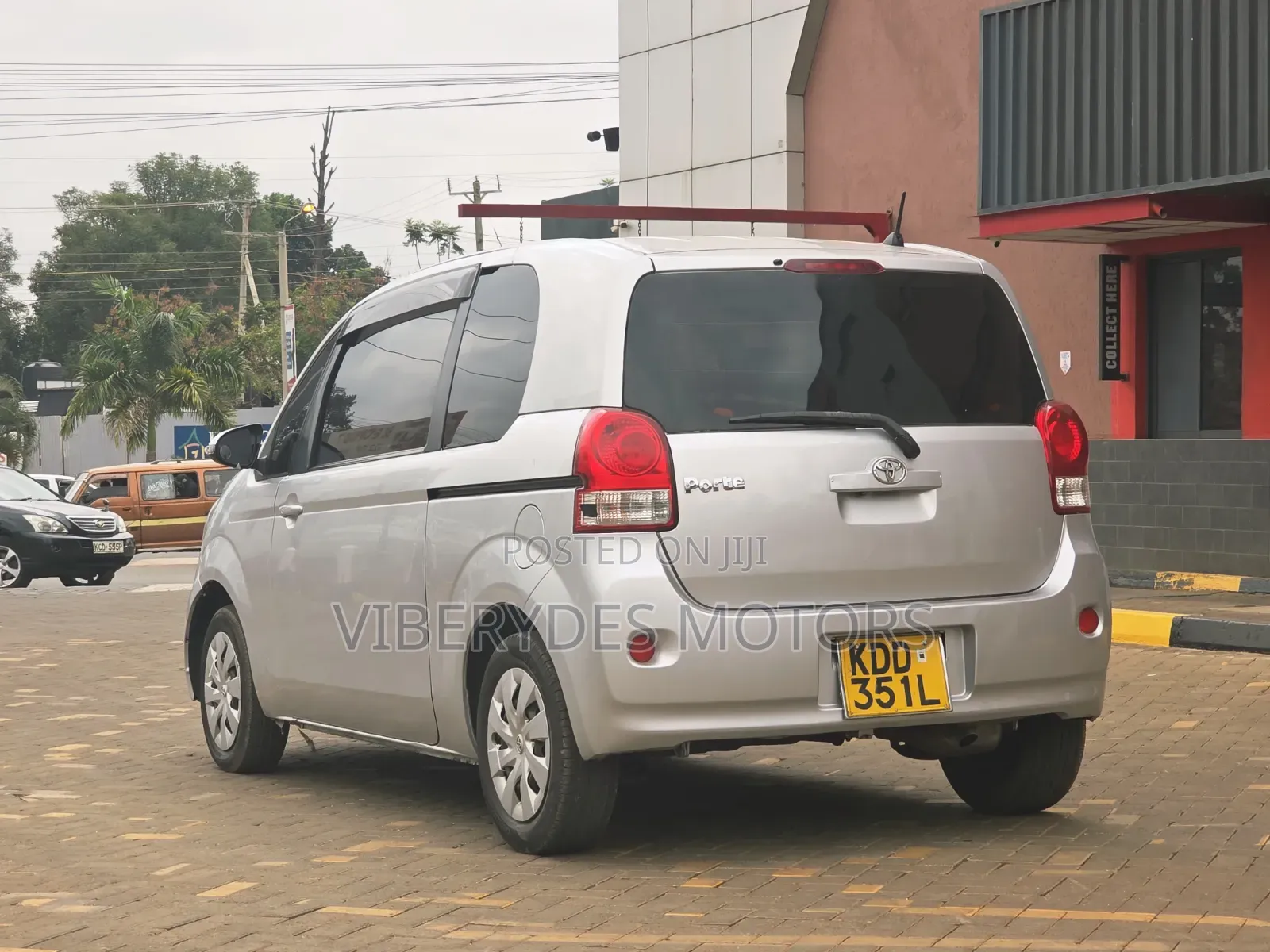Toyota Porte 2014
