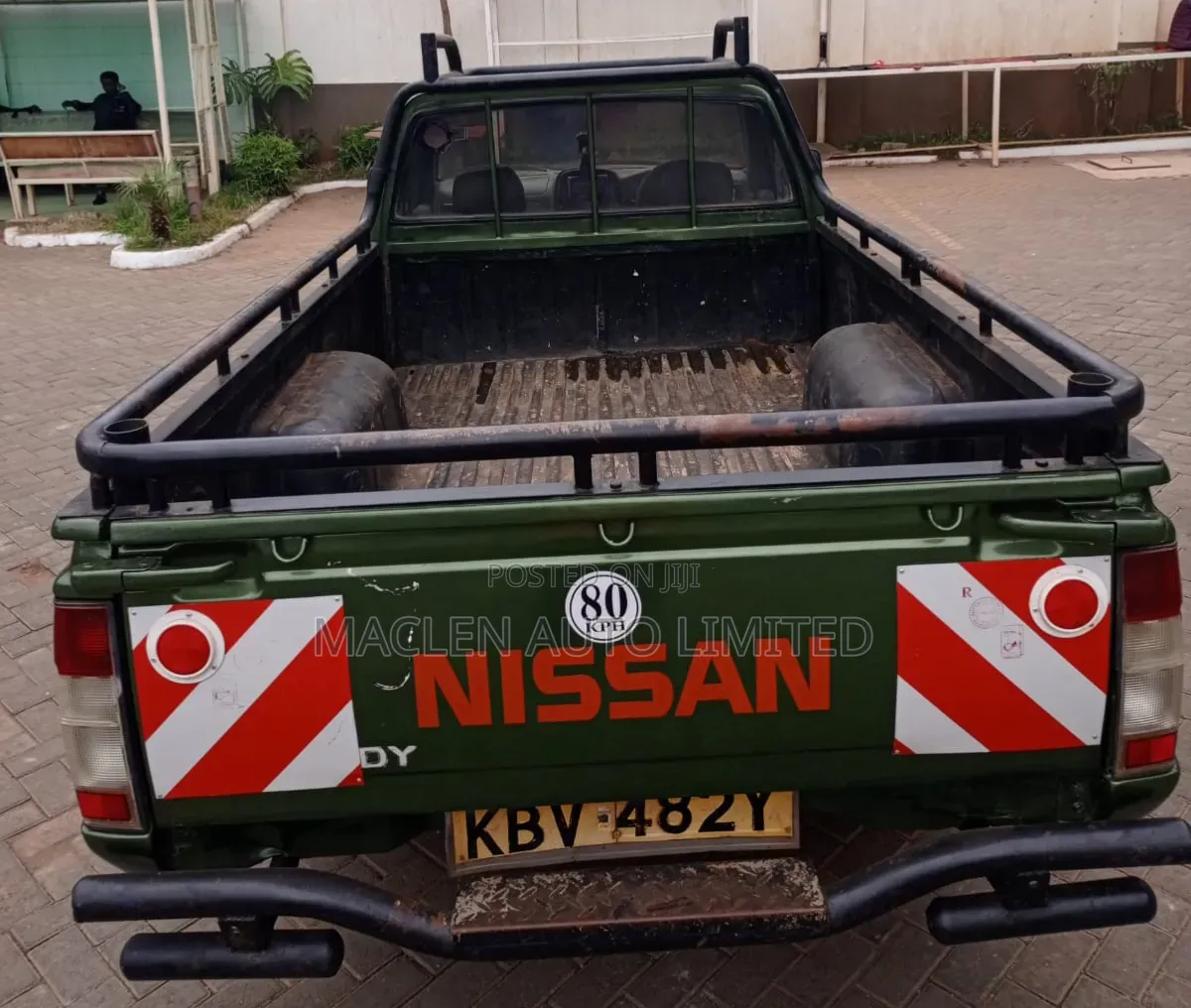 Nissan Hardbody 2000i 2006 Green