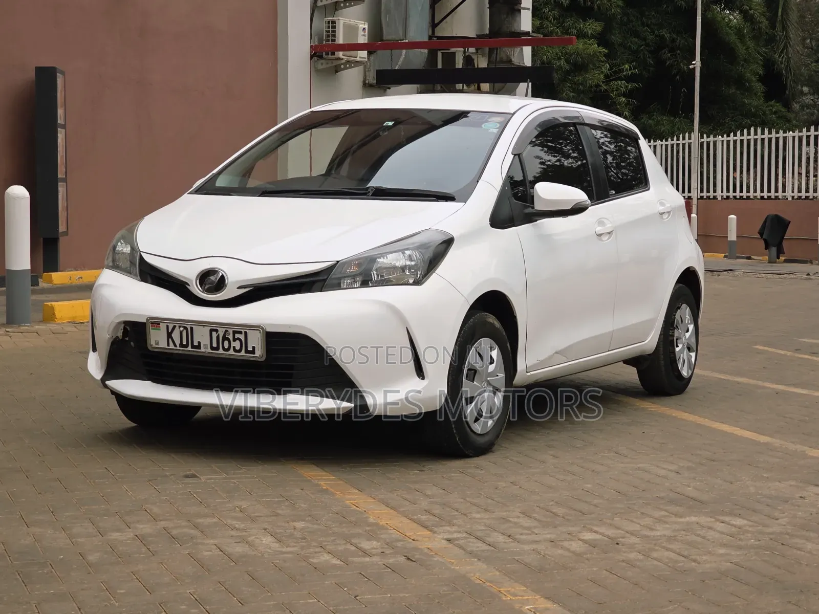 Toyota Vitz 2015