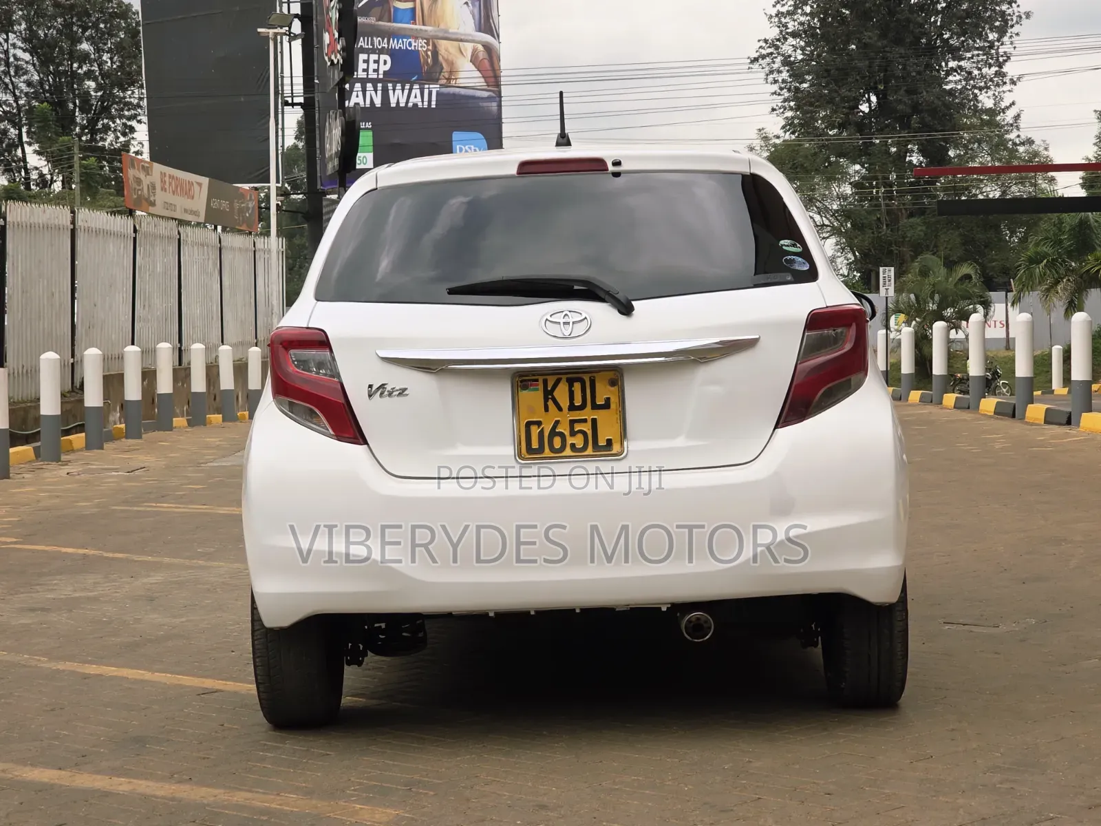 Toyota Vitz 2015
