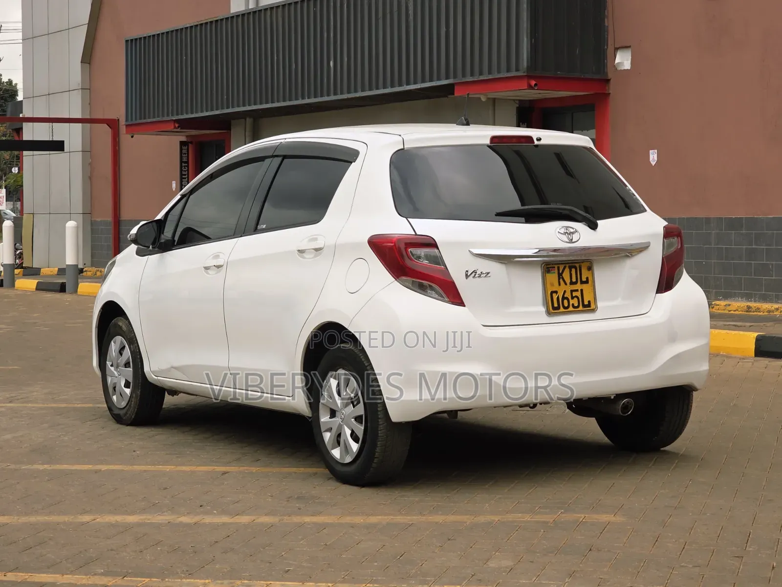 Toyota Vitz 2015