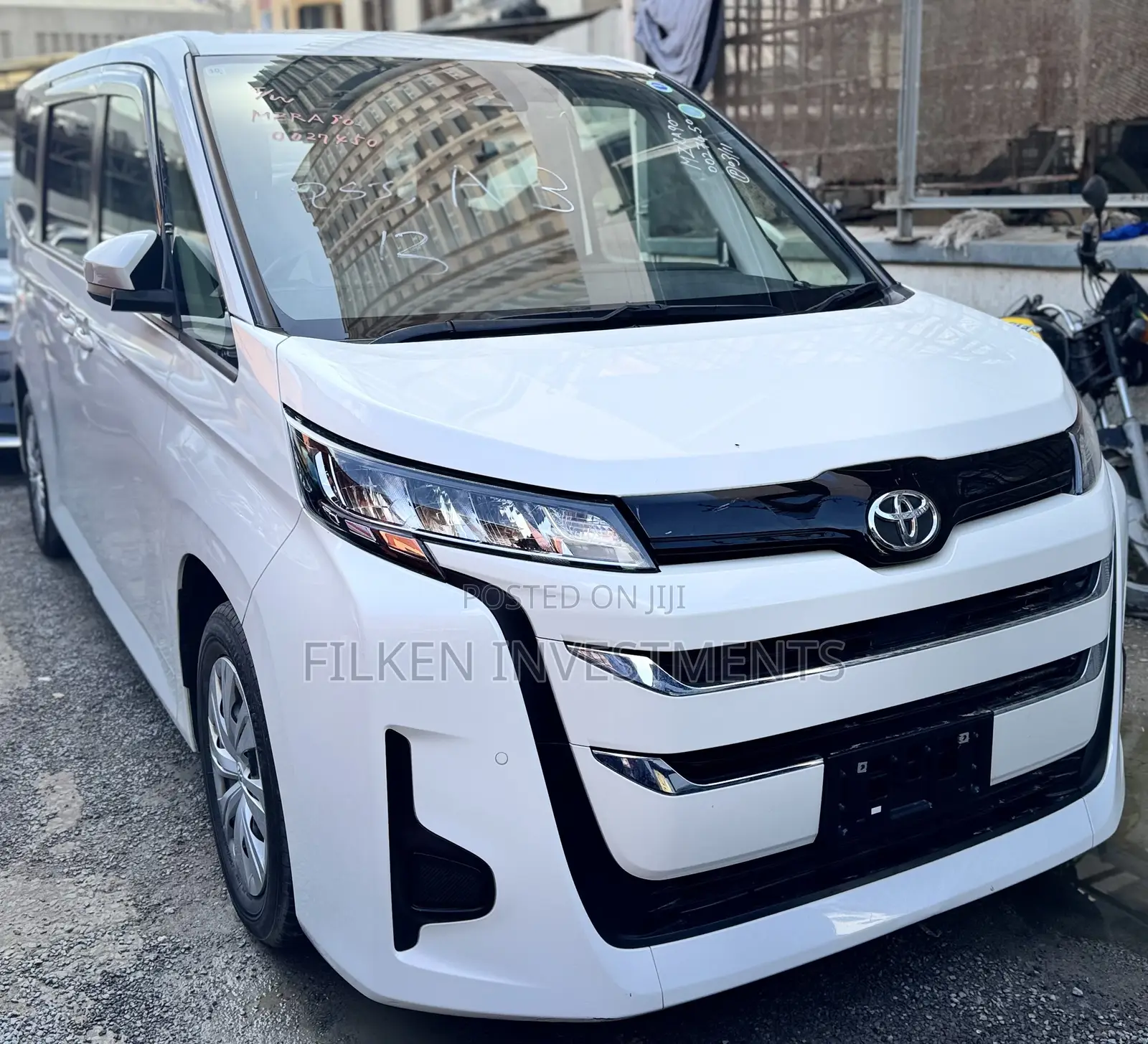 Toyota Noah 2022 White