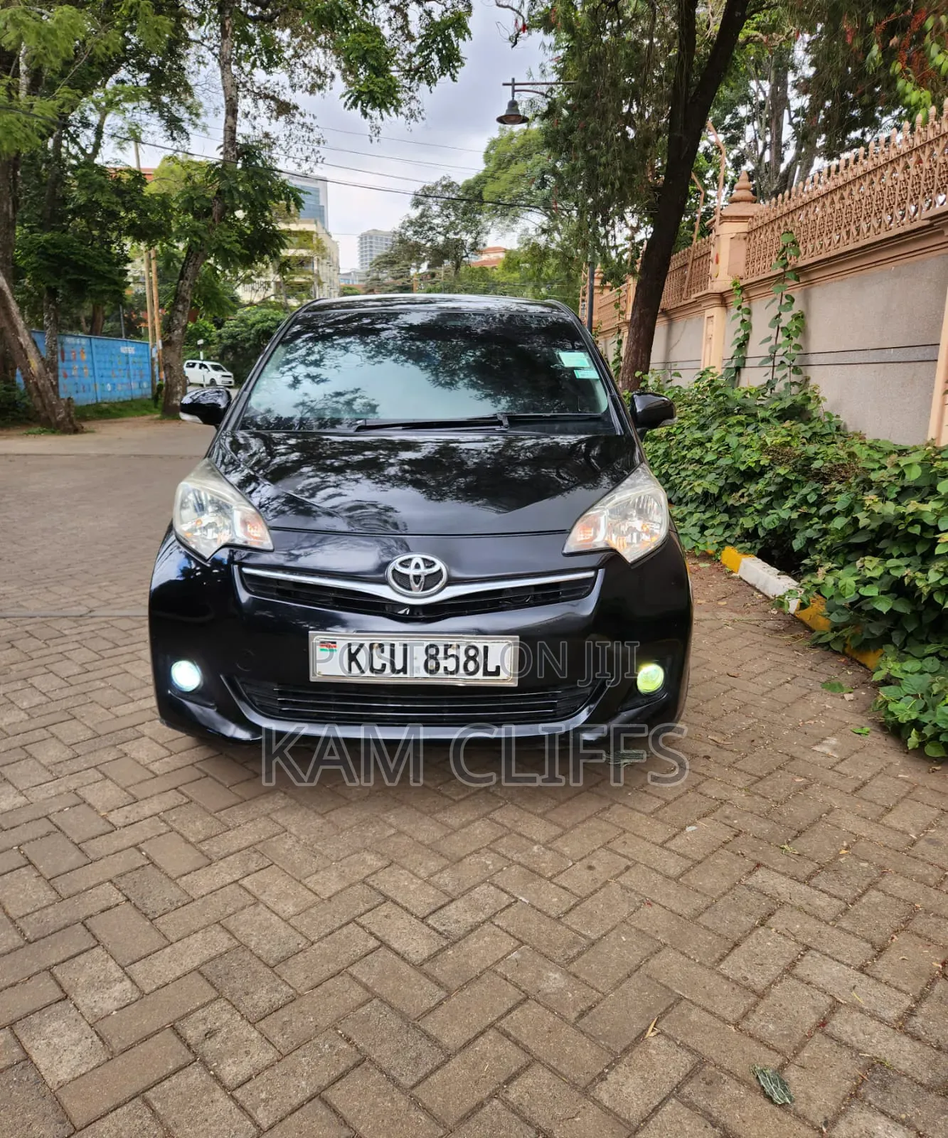 Toyota Ractis 2012 Black