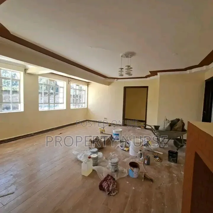4bdrm Maisonette in Gateway Mall Area for rent