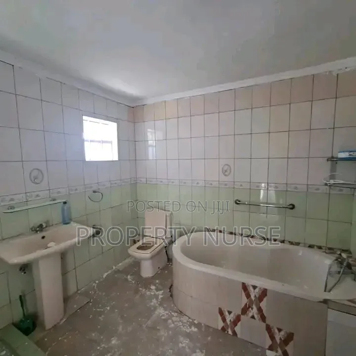 4bdrm Maisonette in Gateway Mall Area for rent