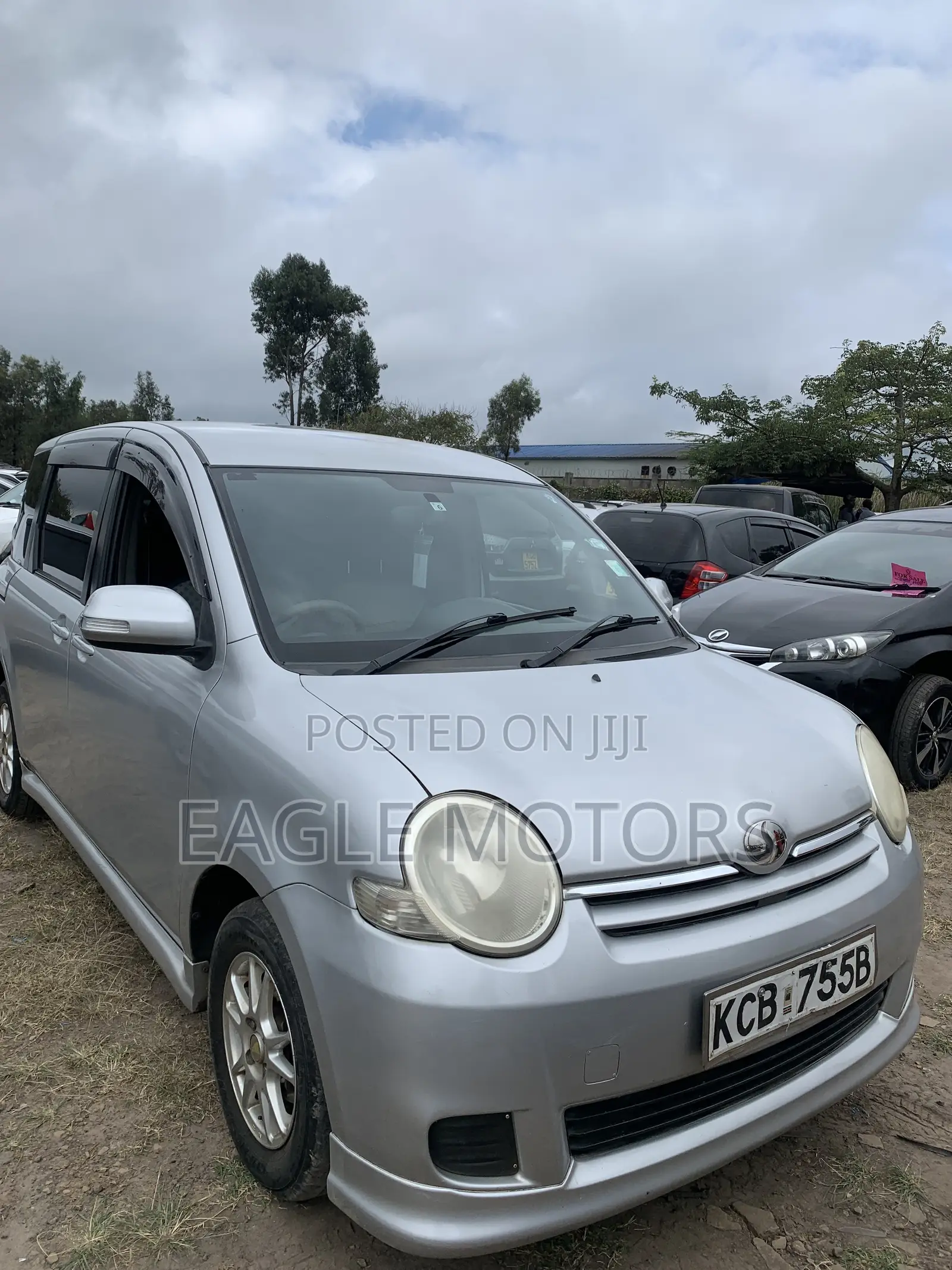 Toyota Sienta 2010 Silver