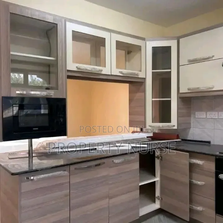5bdrm Maisonette in Gateway Mall Area for rent