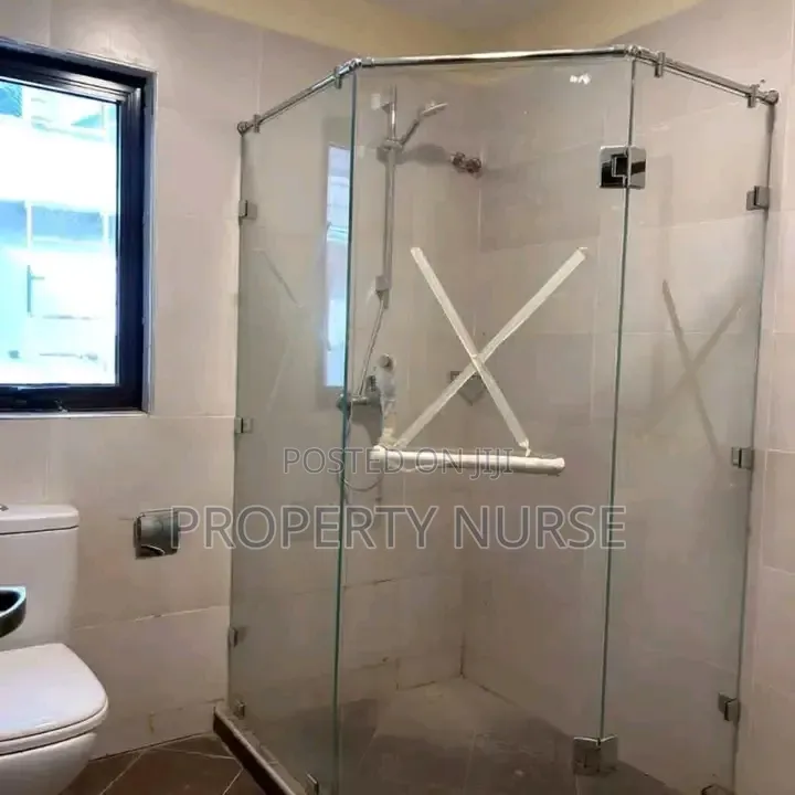 5bdrm Maisonette in Gateway Mall Area for rent
