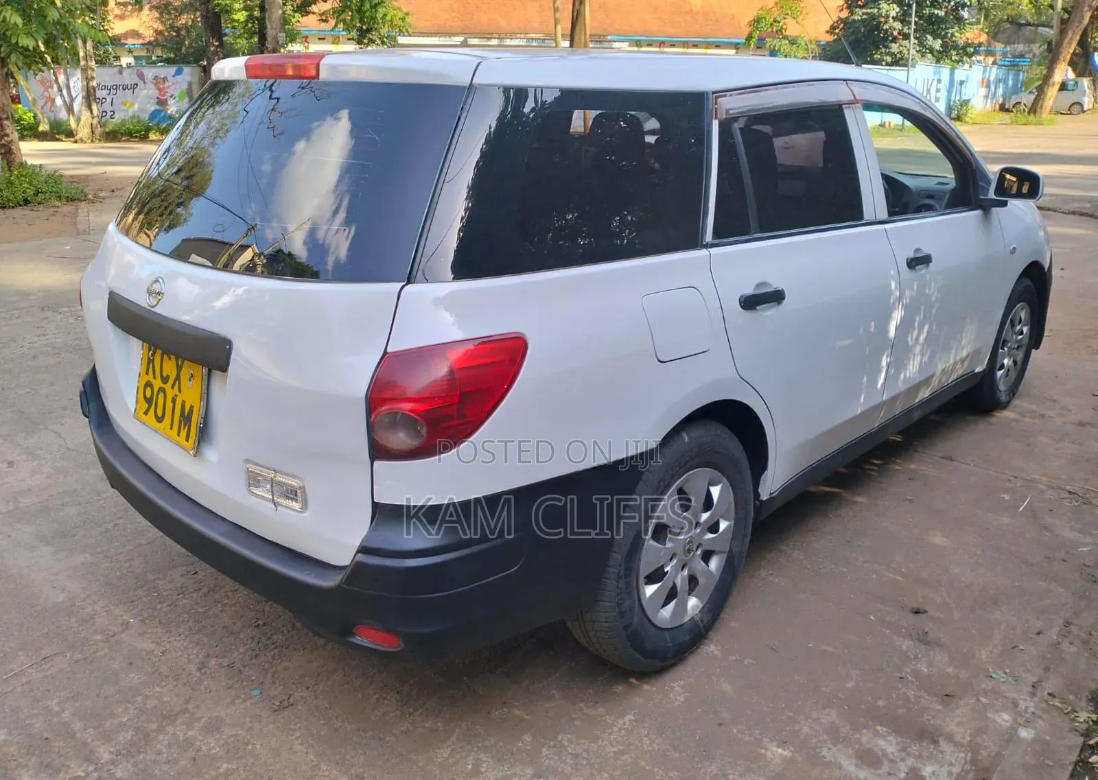 Nissan Advan 2012 White