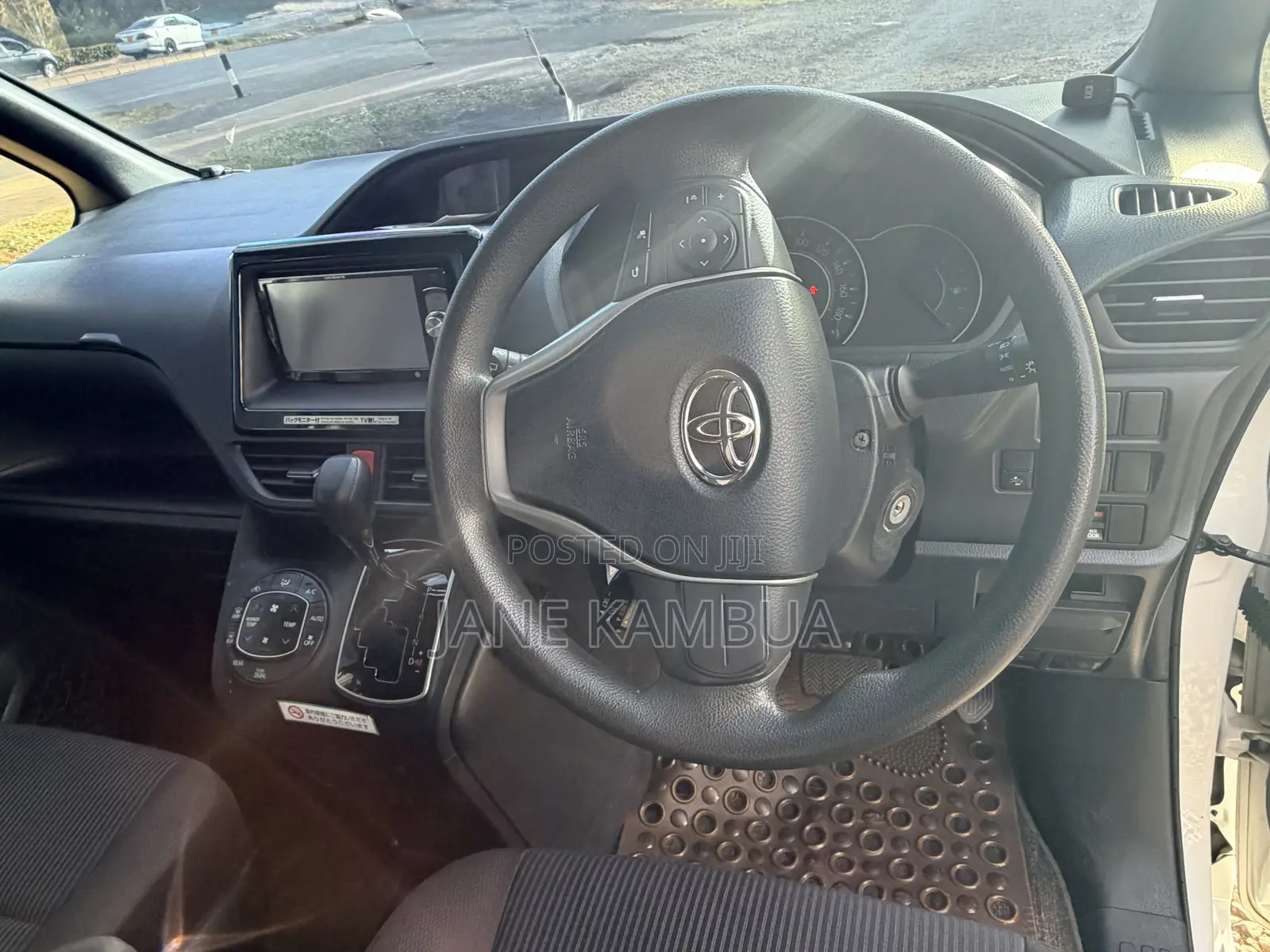 Toyota Noah 2018 White