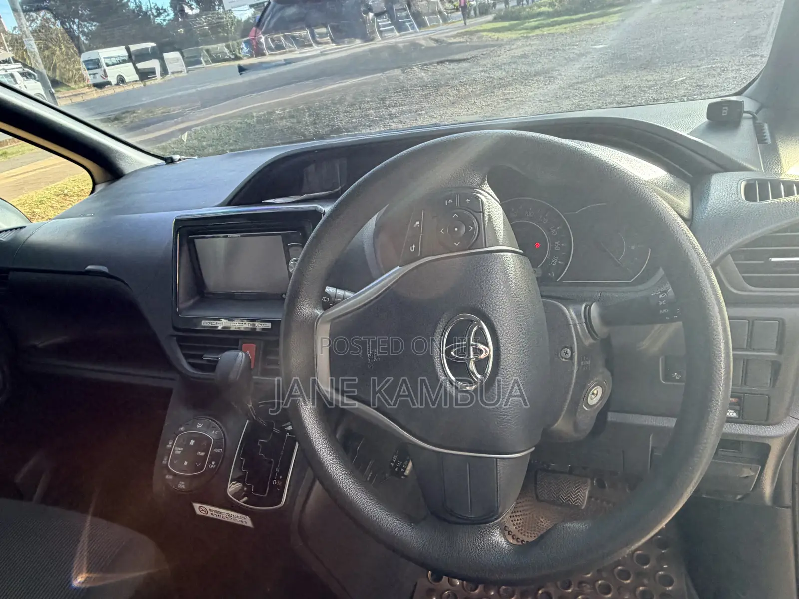 Toyota Noah 2018 White