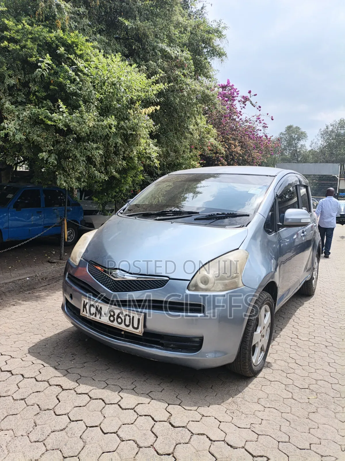 Toyota Ractis 2010 Blue