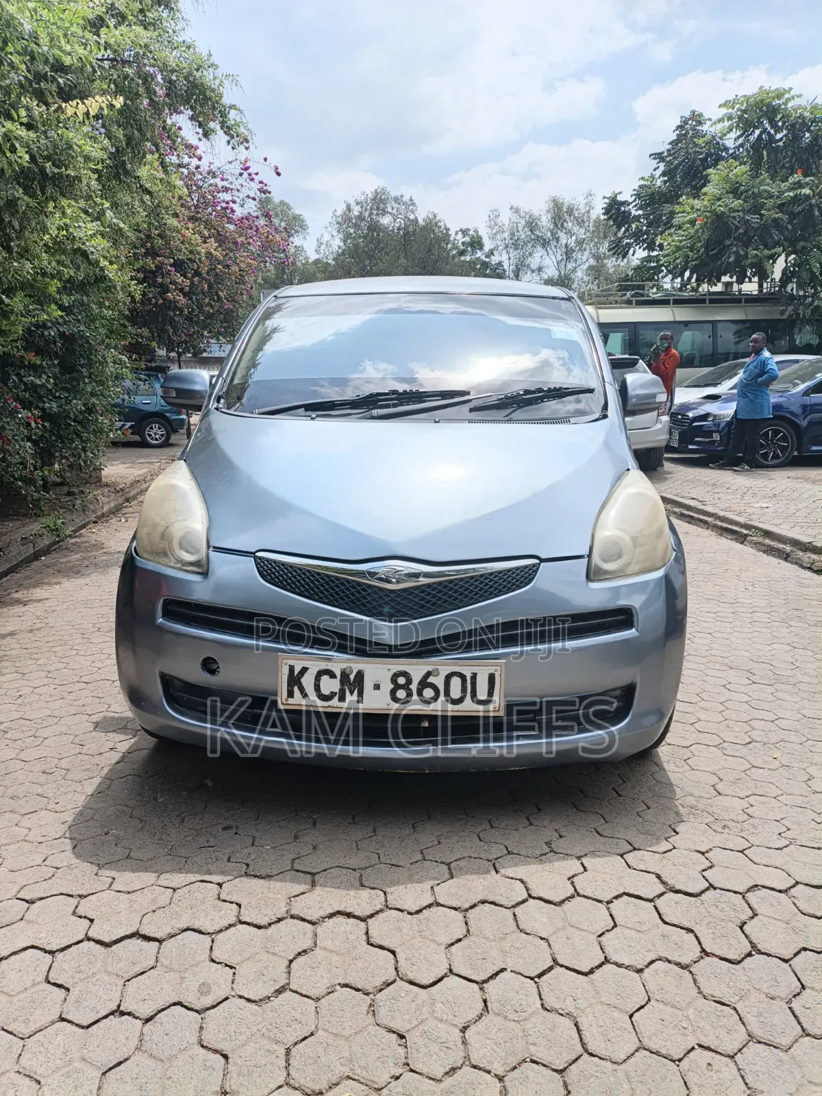 Toyota Ractis 2010 Blue