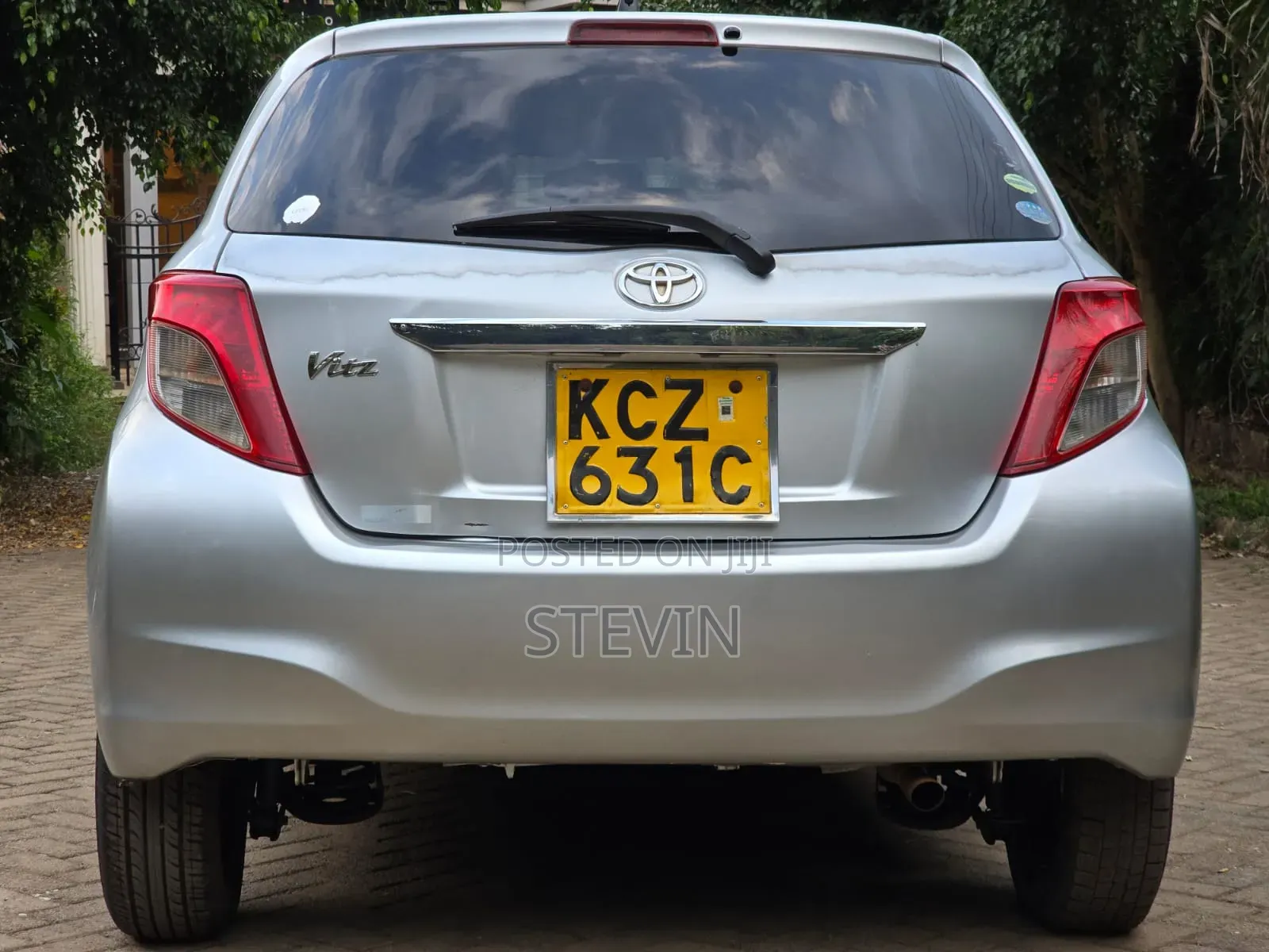 Toyota Vitz 2013 Silver