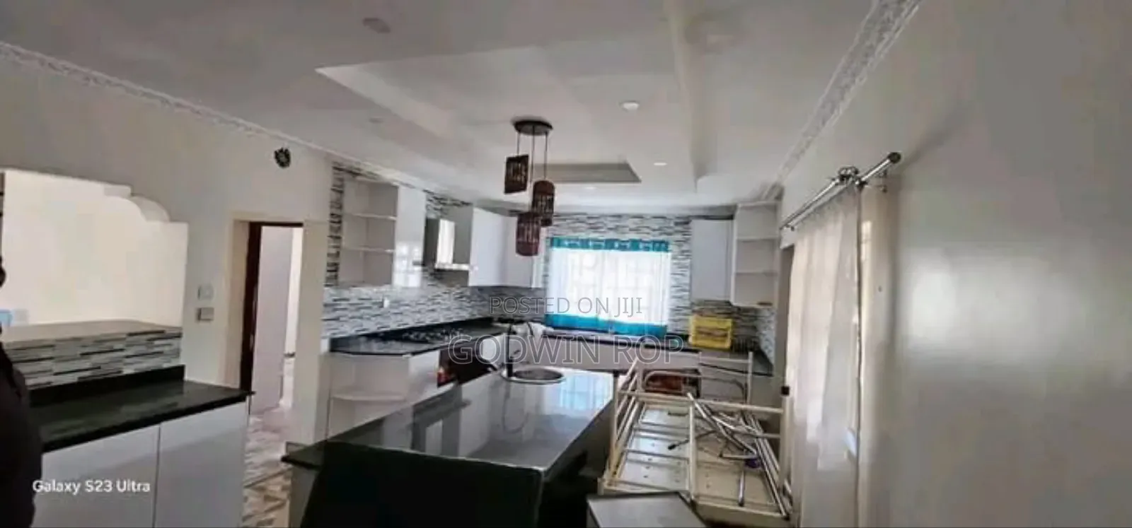 4bdrm Maisonette in Royalton, Ngeria for sale