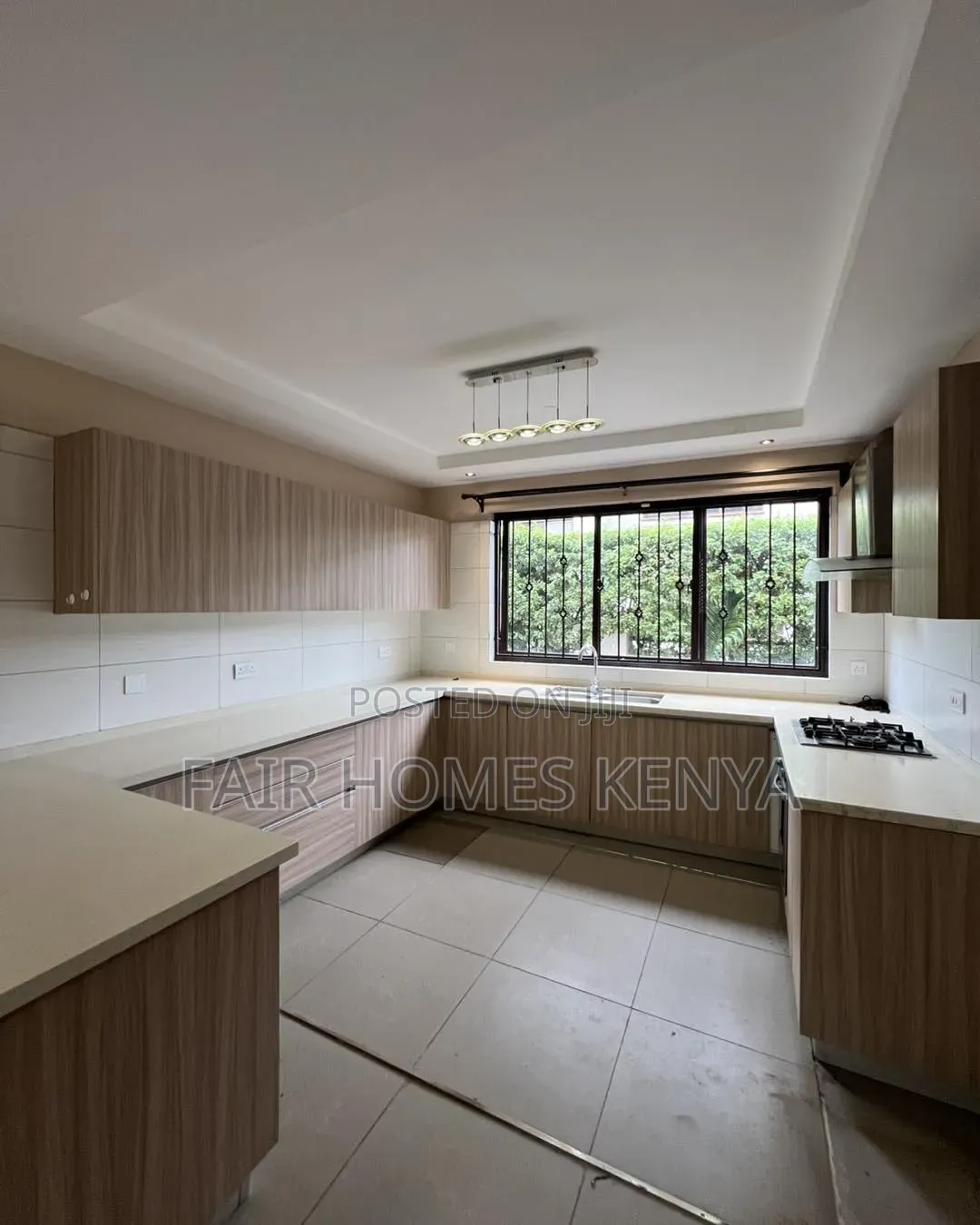 4bdrm Townhouse / Terrace in Maji Mazuri, Maziwa for rent