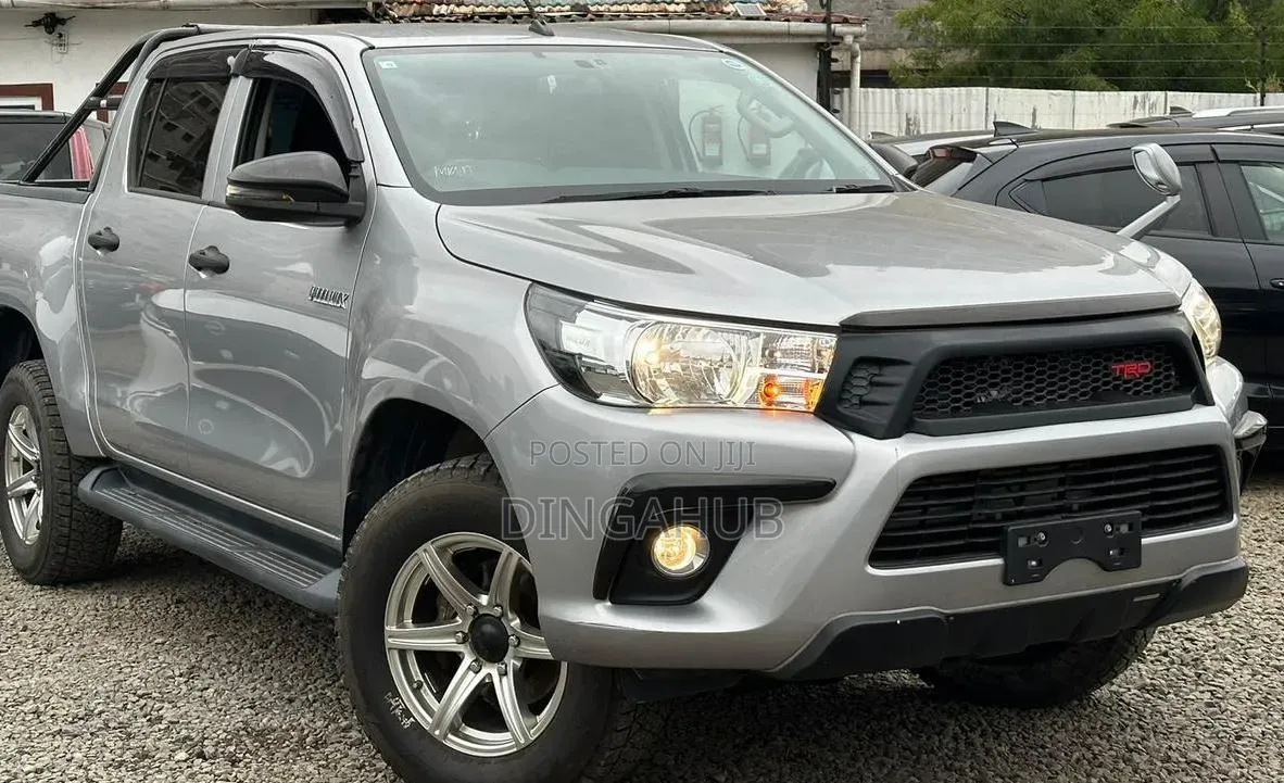 Toyota Hilux 2019 Silver