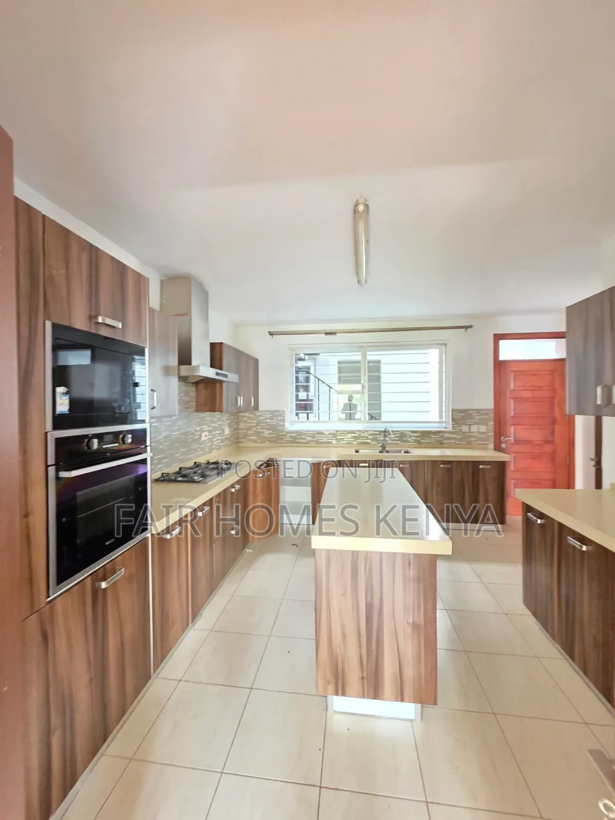 5bdrm Townhouse/Terrace in Amboseli Road, Valley Arcade for sale