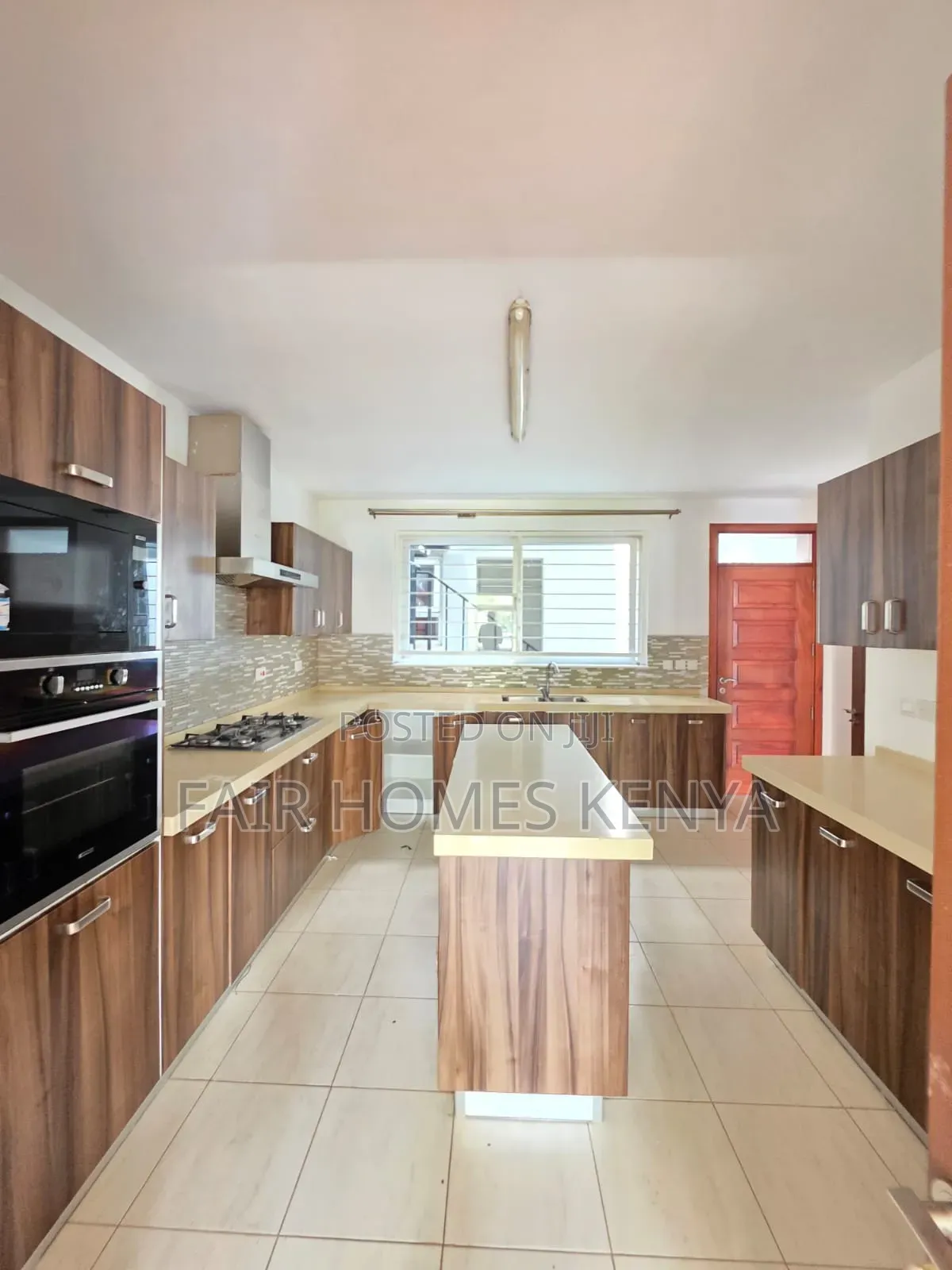 5bdrm Townhouse/Terrace in Amboseli Road, Valley Arcade for sale