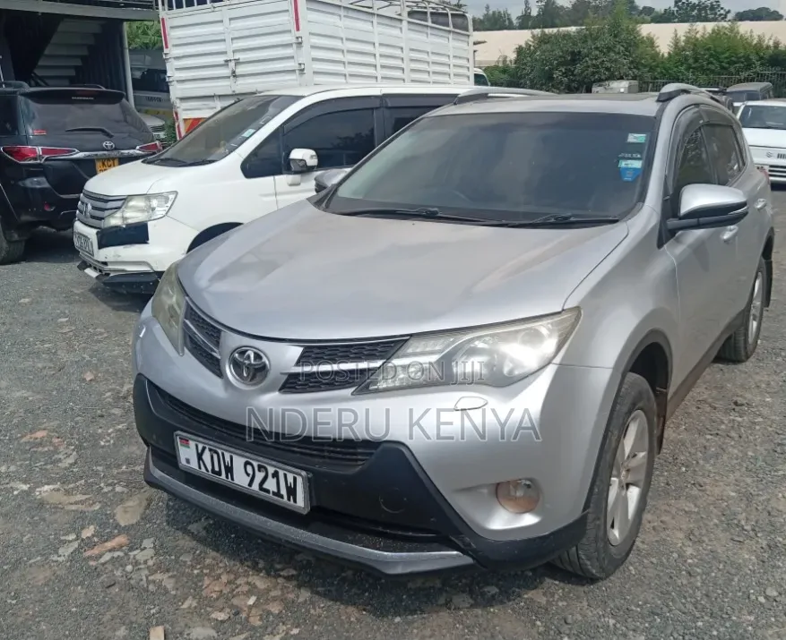 Toyota RAV4 LE AWD (2.5L 4cyl 6A) 2013 Silver