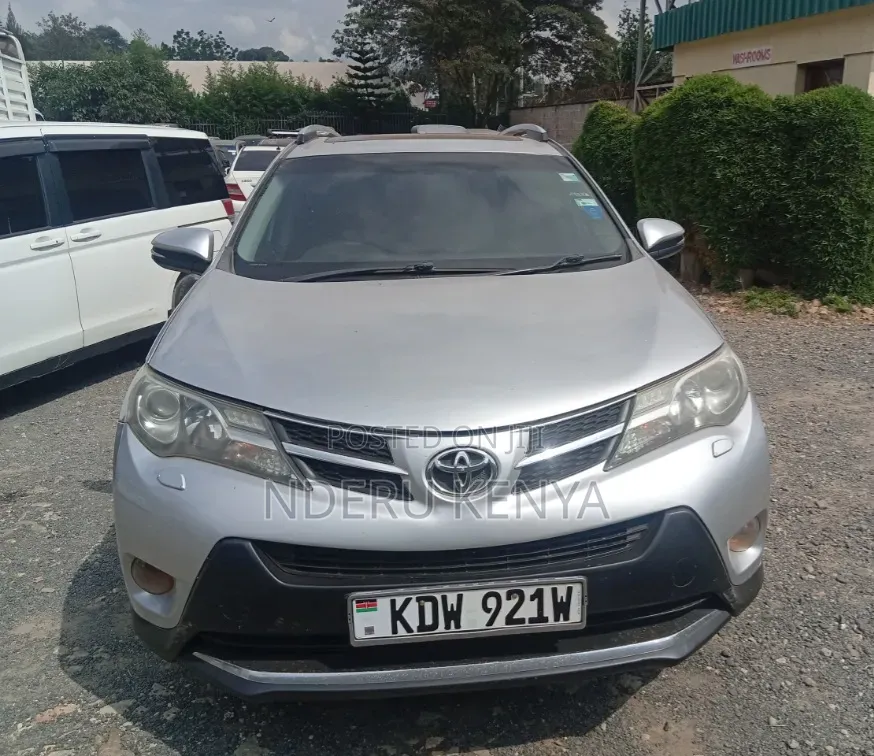 Toyota RAV4 LE AWD (2.5L 4cyl 6A) 2013 Silver