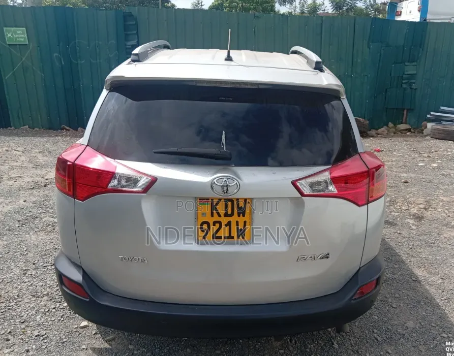 Toyota RAV4 LE AWD (2.5L 4cyl 6A) 2013 Silver