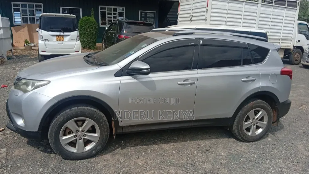 Toyota RAV4 LE AWD (2.5L 4cyl 6A) 2013 Silver