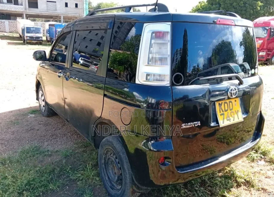 Toyota Sienta 1.5 FWD 2014 Black