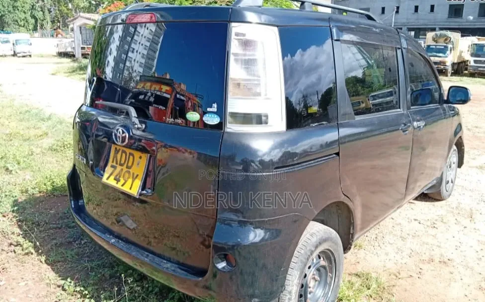 Toyota Sienta 1.5 FWD 2014 Black