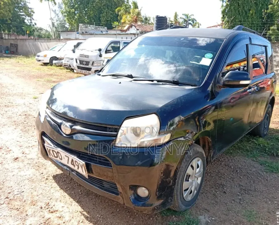 Toyota Sienta 1.5 FWD 2014 Black