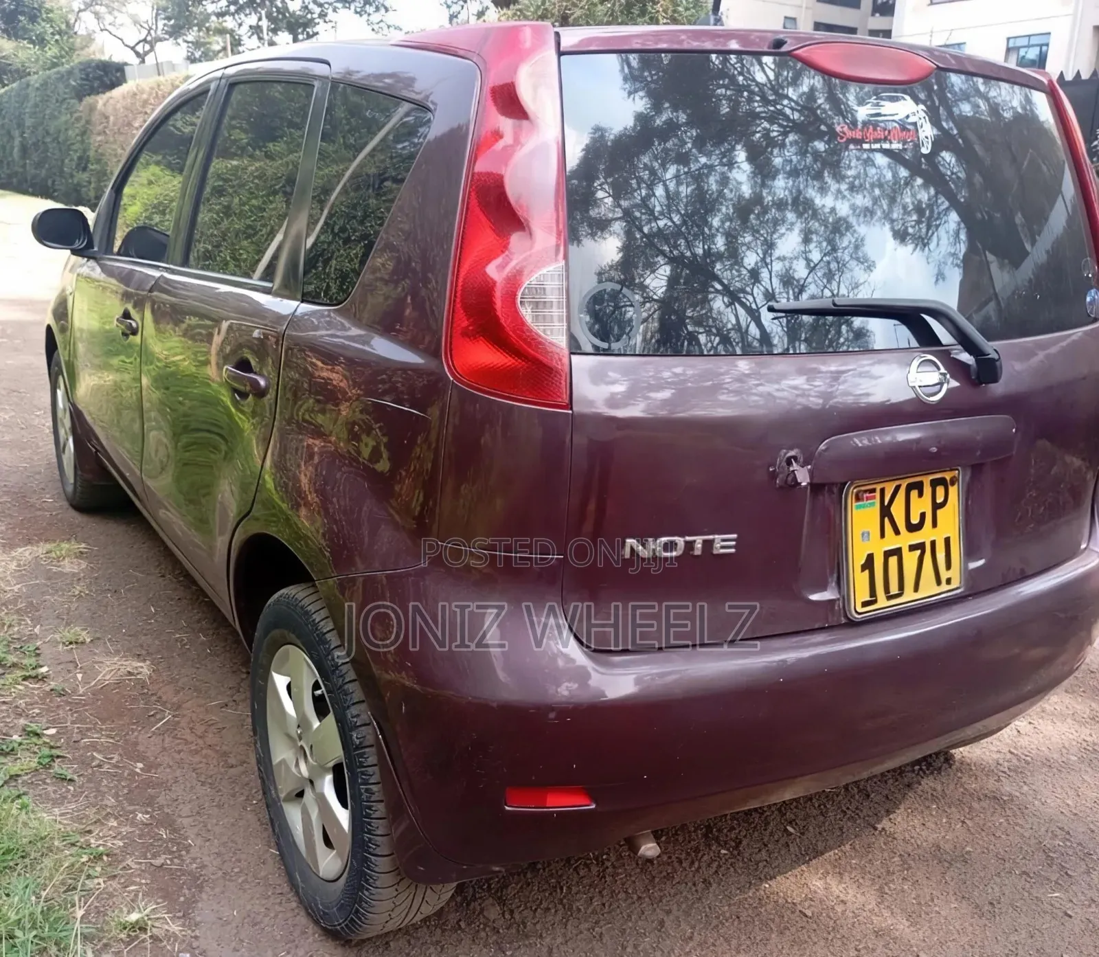 Nissan Note 1.4 2012 Maroon