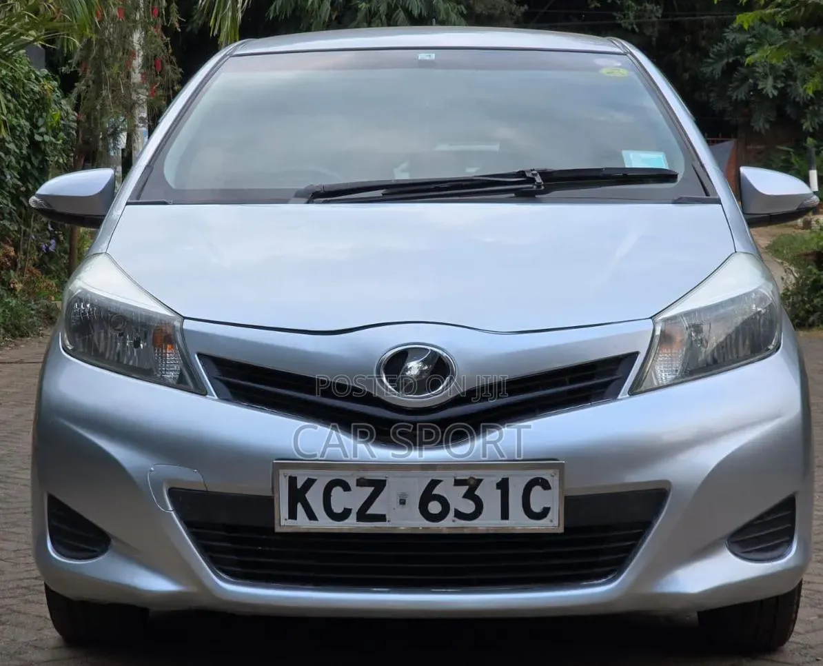 Toyota Vitz 2012 Silver