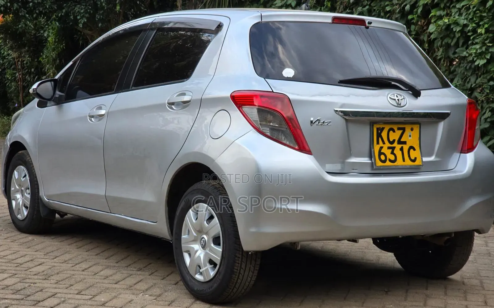Toyota Vitz 2012 Silver