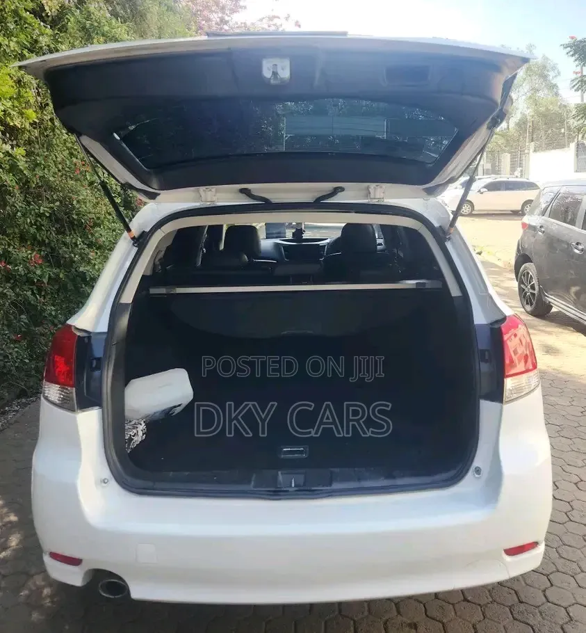 Subaru Legacy 2012 White