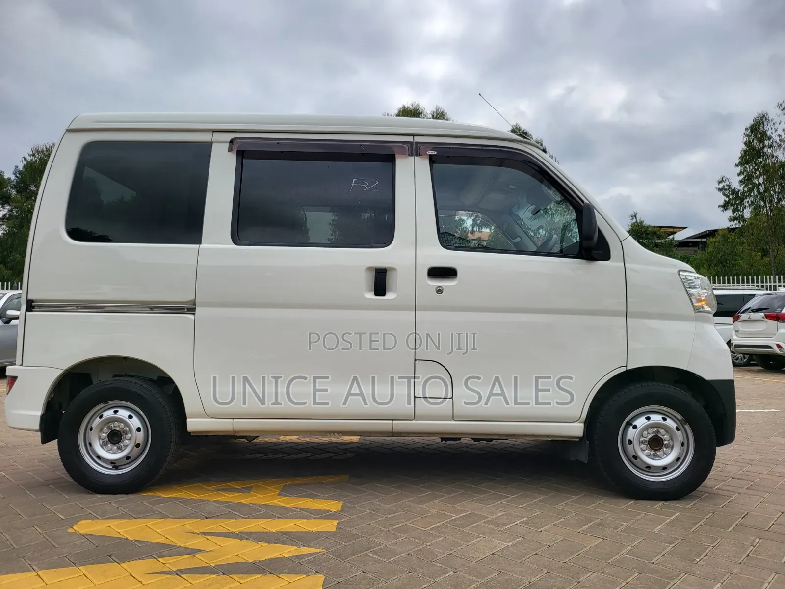 Daihatsu HIJET 2019 White