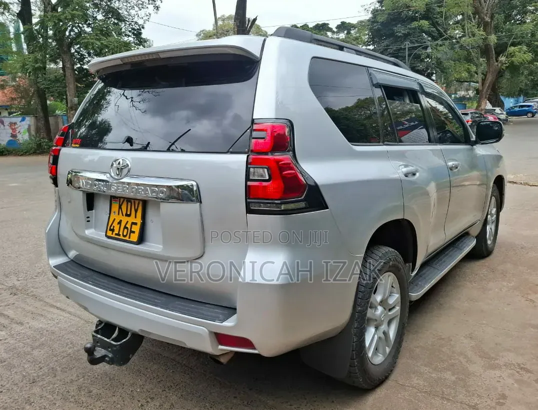 Toyota Land Cruiser Prado 2010 Silver